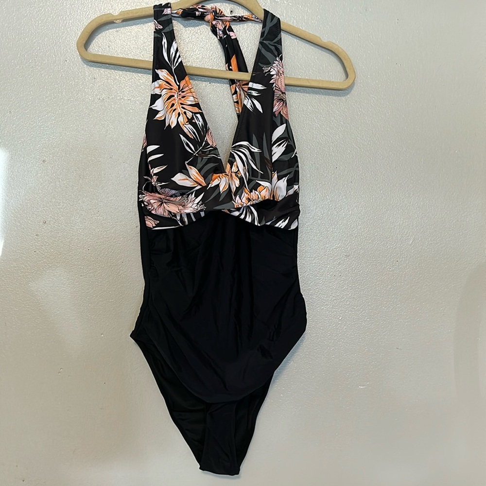 One Piece Bathing Suit NWOT size large in excellent condition